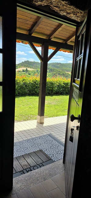 Classic Apartment, 1 Queen Bed with Sofa bed, Non Smoking, Courtyard View | 1 bedroom, premium bedding, individually decorated - Rustic Retreat country house (Tondela)