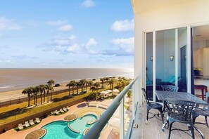 Outdoor dining - 5th-floor Gulf-view condo with two pools, lazy river, hot tubs, & gym (Galveston)