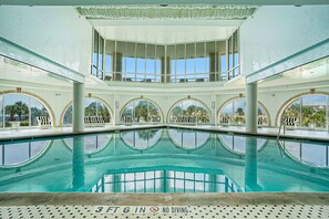 屋内プール、温水プール