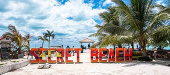 Byron's Belize Dream is a great, cozy  house in Belize! A must see!! Great pool!