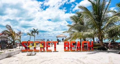 Byron's Belize Dream is a great, cozy house in Belize! A must see!! Great pool!