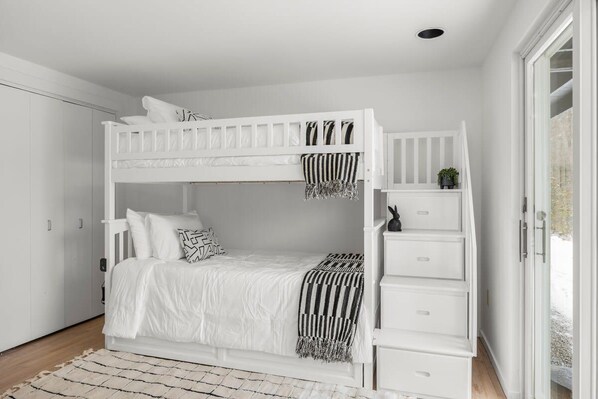 Kid's bedroom bunk beds + trundle bed