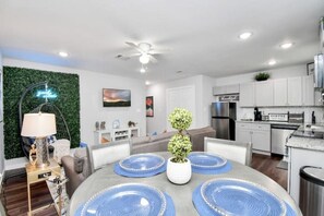 Interior - Posh HTX Getaway - Near downtown (Houston)