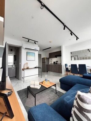 TV - Apartamento con calor de hogar, con vista espectacular a la ciudad (Panamá)