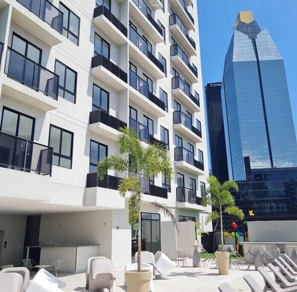 Exterior - Apartamento con calor de hogar, con vista espectacular a la ciudad (Panamá)