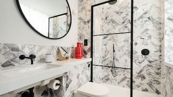 Apartment | Bathroom | Free toiletries, hair dryer, towels, soap