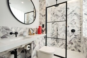Apartment | Bathroom | Free toiletries, hair dryer, towels, soap