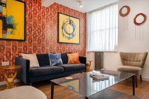 Apartment | Living area | 50-inch Smart TV with digital channels - Crashpads Shoreditch the Club Row Collection (London)