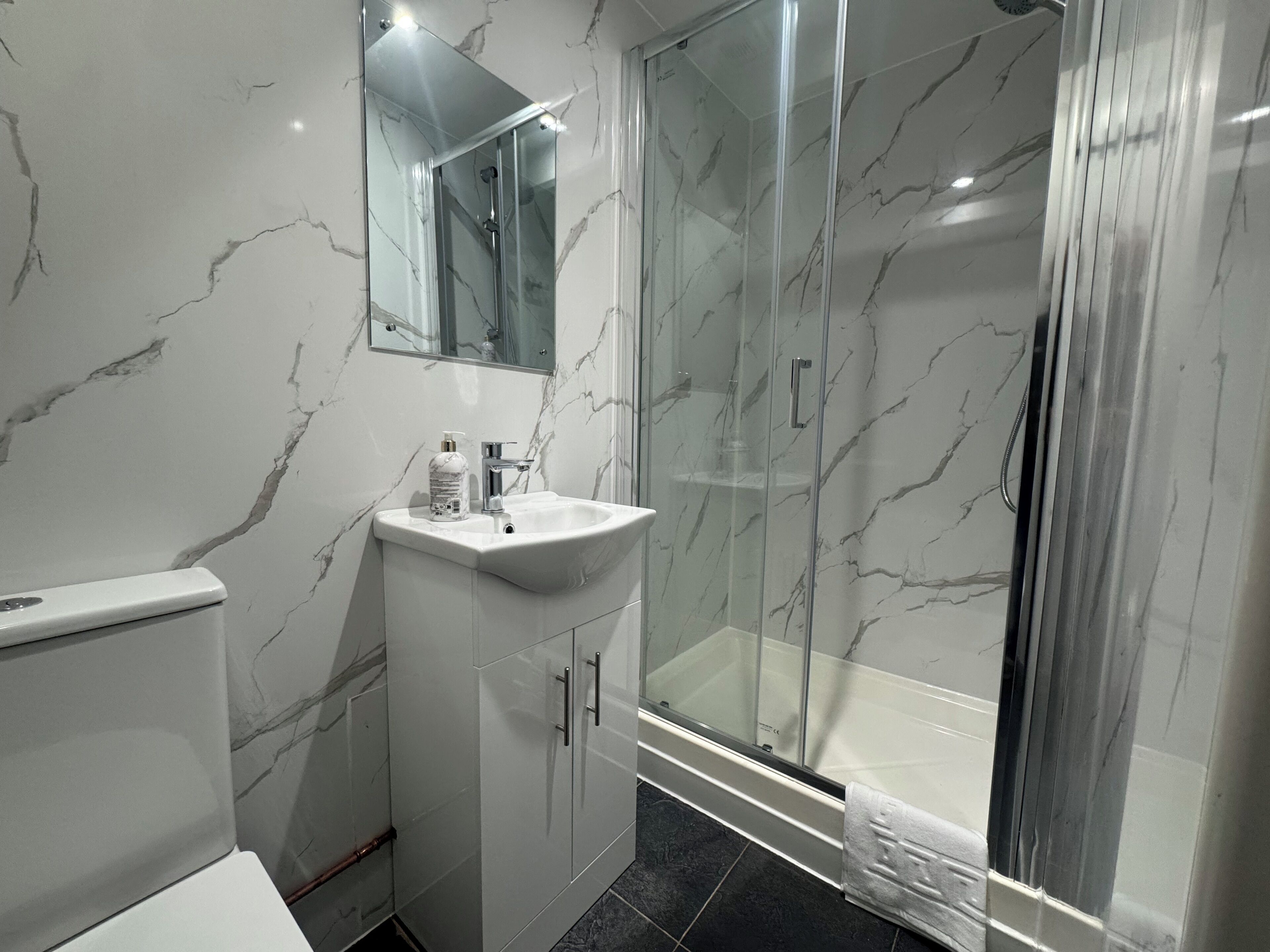 Twin Room | Bathroom