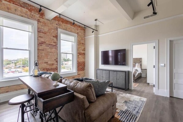 Luokittelematon kuva, 1 kautta 24, painike