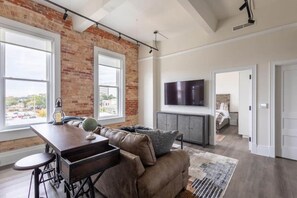 Smart TV - Lovely 2BD/2 Loft with views (Pensacola)