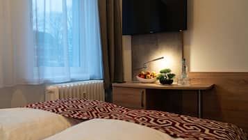 Chambre Classique Double ou avec lits jumeaux | Literie hypoallergénique, bureau, lit parapluie, Wi-Fi gratuit
