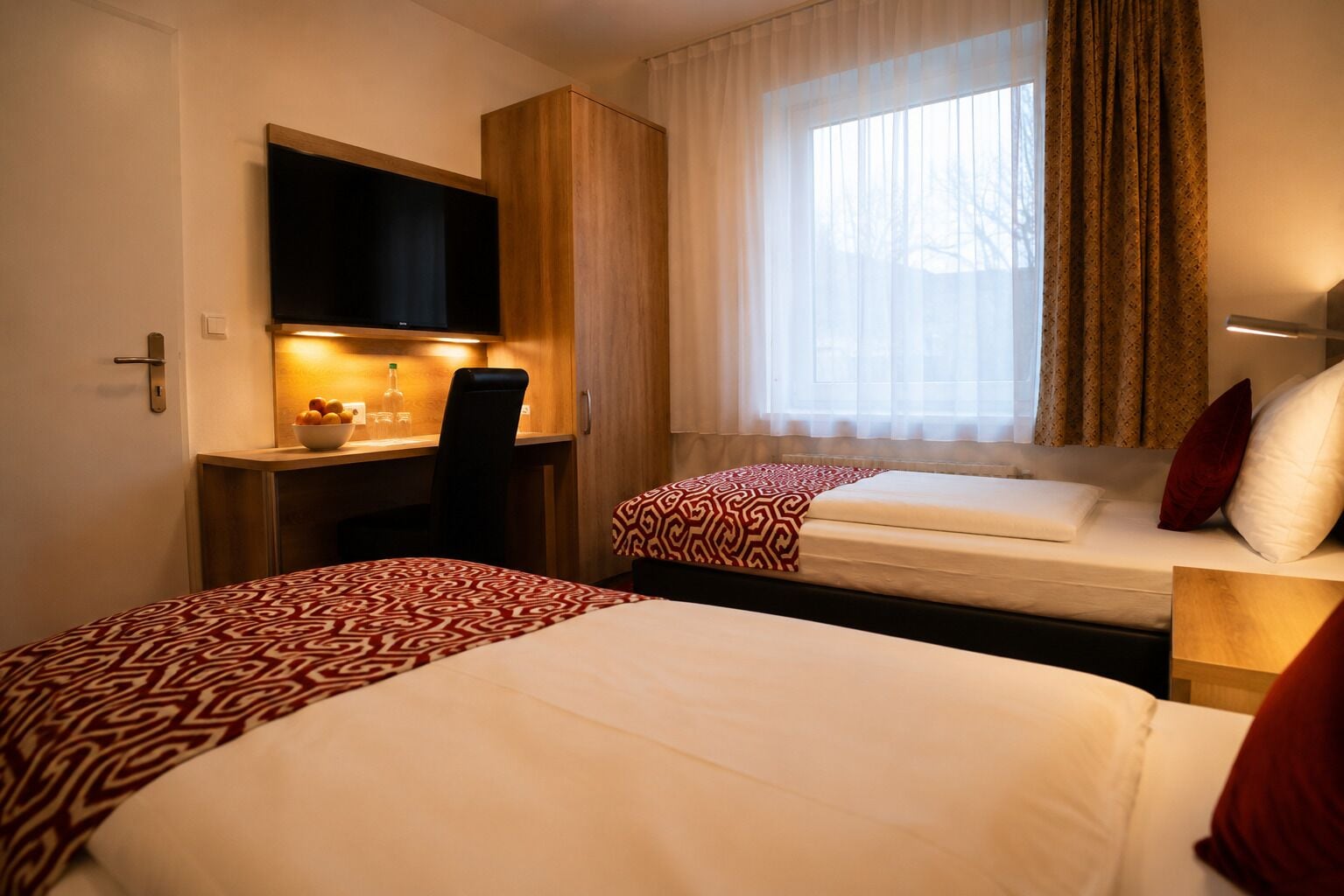 Classic Twin Room | Hypo-allergenic bedding, desk, free WiFi, bed sheets