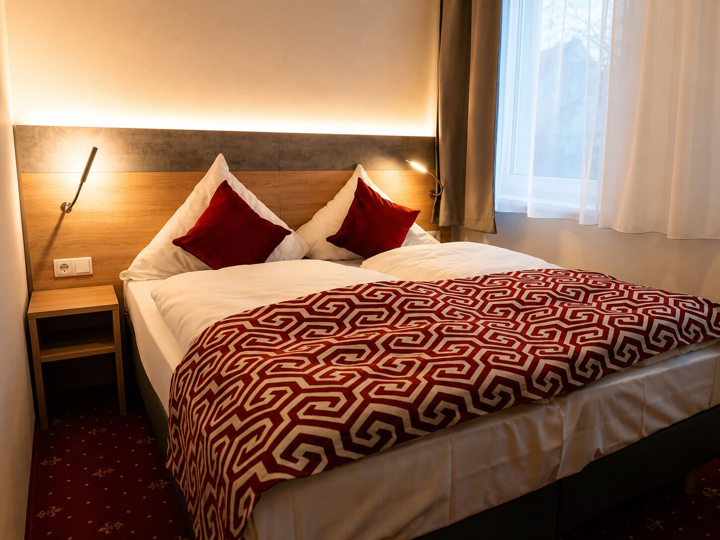 Ropa de cama hipoalergénica, escritorio, cuna de viaje y wifi gratis 
