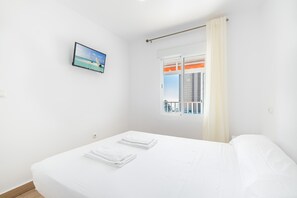 3 chambres, fer et planche à repasser, Wi-Fi gratuit, draps fournis
