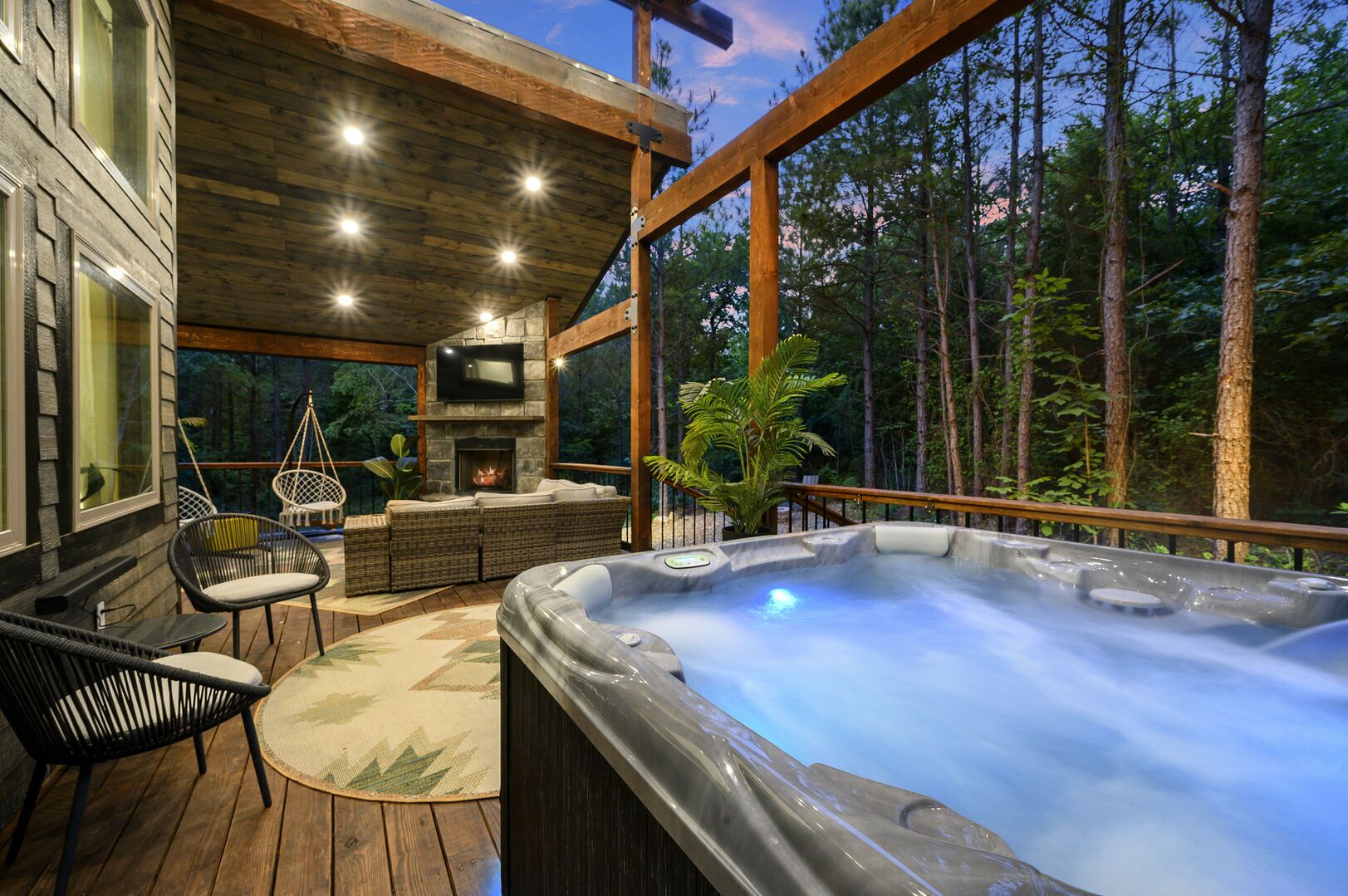 Hochatown, Honey! Fire pit, hot tub, luxurious shower!