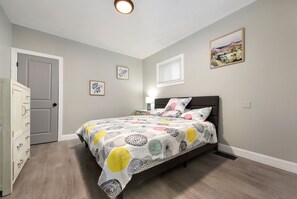 3 bedrooms, iron/ironing board, travel crib, free WiFi