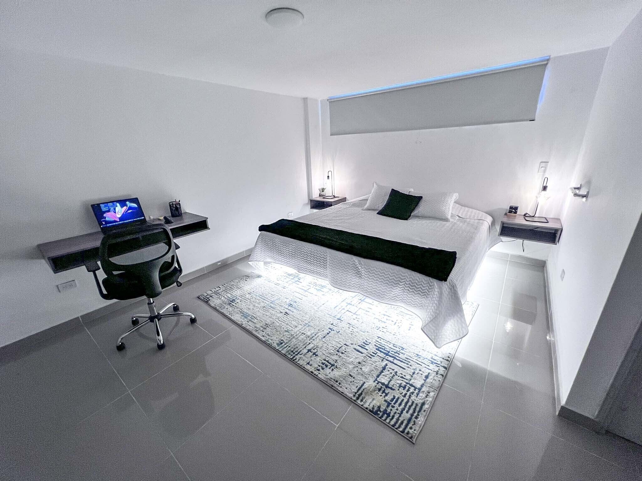 3 soverom, safe på rommet, skrivebord og strykejern/-brett