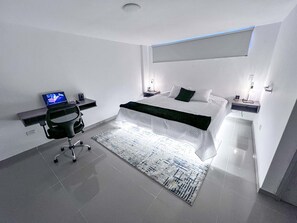 3 bedrooms, in-room safe, desk, iron/ironing board