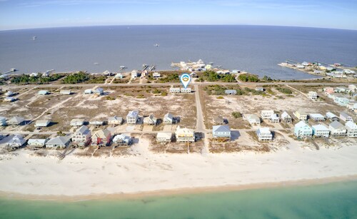 No Dog Fee! Gulf & Bay Views! Fireplace! 900 Feet to Private Beach Access! Wifi!