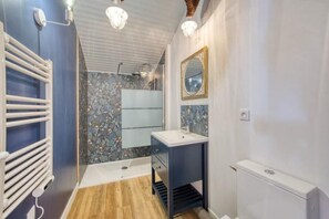 Shower, hair dryer, towels, shampoo - Le Gîte de la Calotine 4 Étoiles (Dives-sur-Mer)
