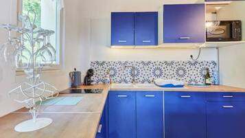 雪櫃、微波爐、焗爐、爐具