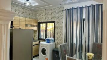 Apartment, 2 Bedrooms, Smoking, Balcony | Dining room