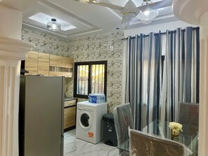 Apartment, 2 Schlafzimmer, Raucher, Balkon | Esszimmer