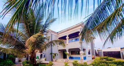 Star Light Apt #3 - The Retreat Apartments