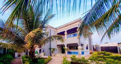 Star Light Apt #3 - The Retreat Apartments