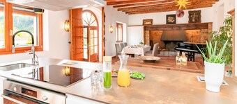 El Huerto - Spacious apartment inside Masia