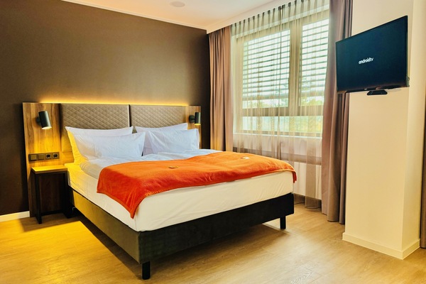 Standard Double Room, Balcony | Hypo-allergenic bedding, in-room safe, desk, laptop workspace