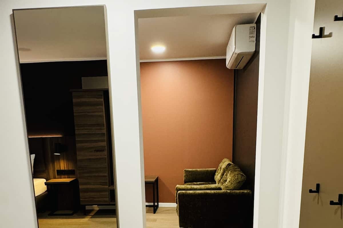 Deluxe Double Room, Balcony | Hypo-allergenic bedding, in-room safe, desk, laptop workspace