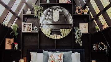 1 bedroom, bed sheets