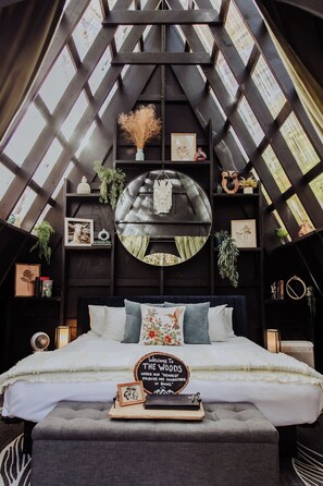 1 bedroom, bed sheets