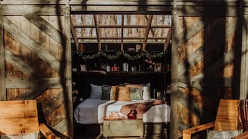 1 bedroom, bed sheets