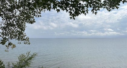 Lakefront Cottage with 100ft Private Sandy Beach!