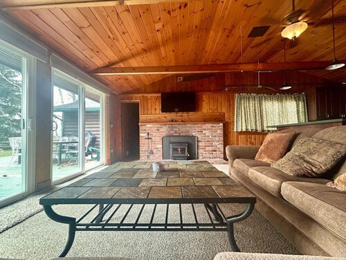 Lakefront Cottage with 100ft Private Sandy Beach!