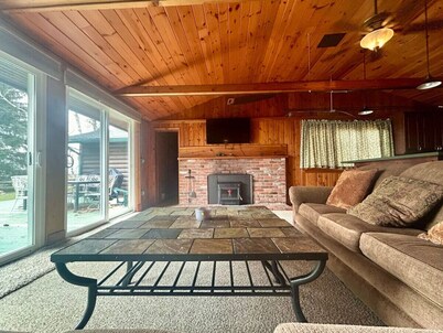 Lakefront Cottage with 100ft Private Sandy Beach!