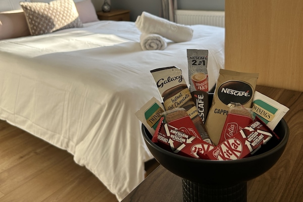 Dobbeltrom – basic | Skrivebord, strykejern/-brett, wi-fi (inkludert) og sengetøy