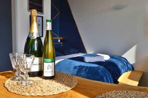 1 bedroom, WiFi, bed sheets - Superbe Studio Cosy Atypique 3 Étoiles (Montbéliard)