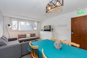 컴포트 아파트 | 거실 공간 | 평면 TV