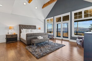 5 bedrooms, iron/ironing board, internet, bed sheets - Panoramic lake view acreage with game room, sauna & fireplace (Bolton Landing)