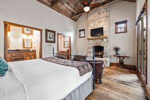 Cabaña, 1 cama King size, hidromasaje, vista al jardín | Ropa de cama hipoalergénica y cortinas blackout 