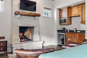 Cabana, 1 cama King, banheira de imersão, vista para o jardim | Roupas de cama antialérgicas, cortinas blackout