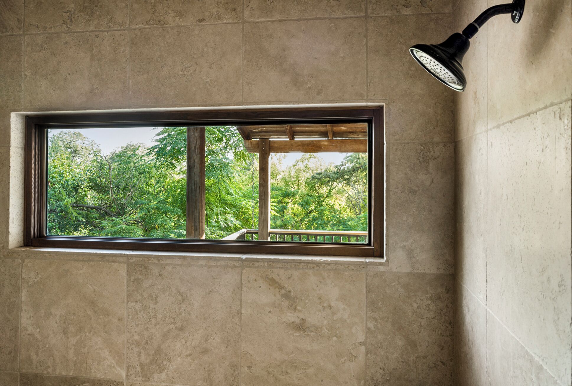 Kabin, 1 Tempat Tidur King, hot tub, pemandangan kebun | Kamar mandi | Shower, perlengkapan mandi gratis, pengering rambut, dan handuk