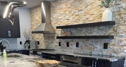 Fully Remodeled Luxury 1BR | Gondola • A/C • Steam Shower