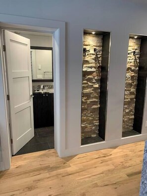Interior - Fully Remodeled Luxury 1BR | Gondola • A/C • Steam Shower (Telluride)
