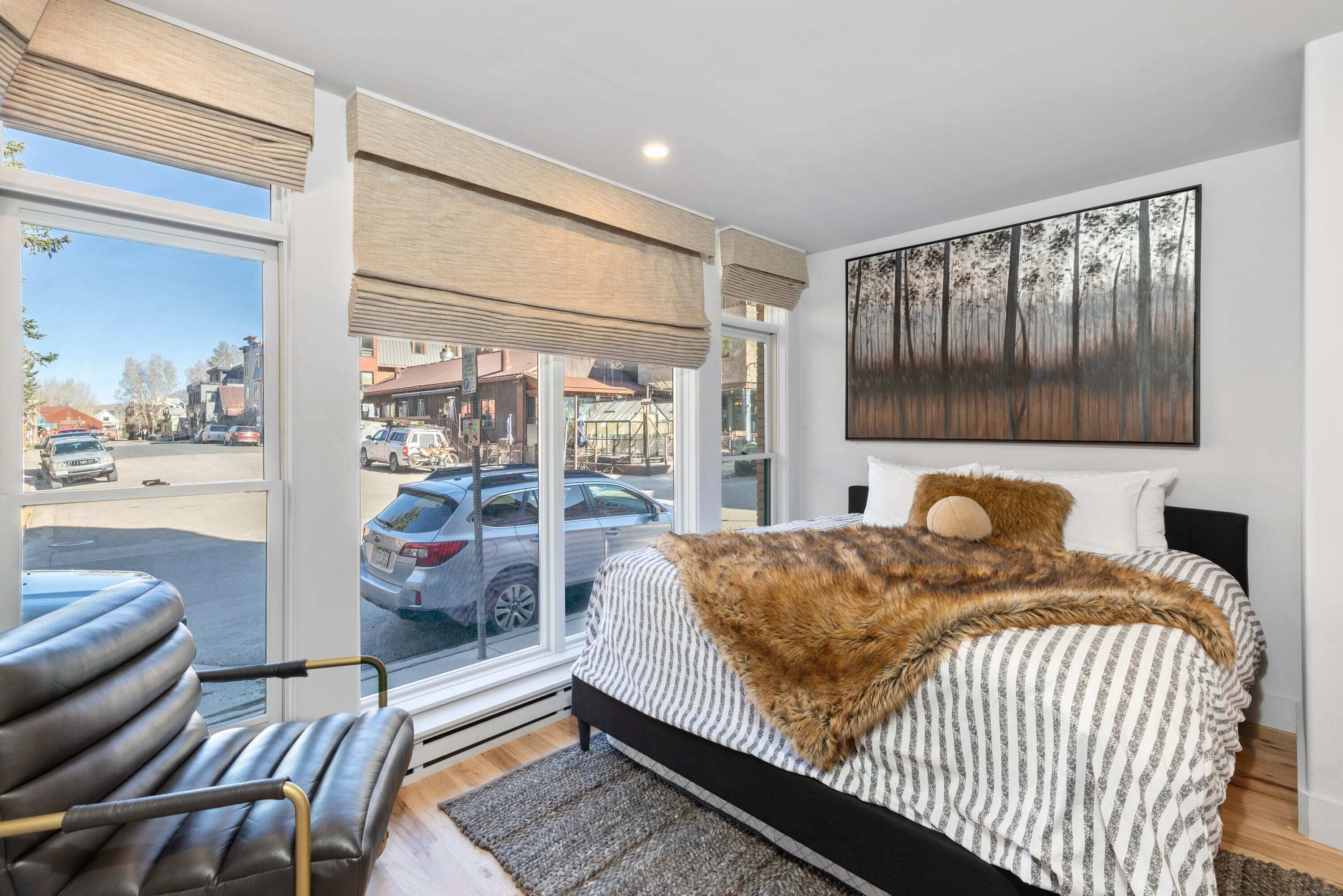 Most Luxurious1Br in town And steps to the Gondola