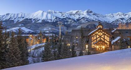 2 BR Condominium - Luxury Skiin and out (rare to find)